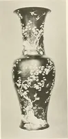 An illustration from Chinesisches Porzellan : seine Geschichte, Kunst und Technik (1913)