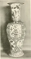 An illustration from Chinesisches Porzellan : seine Geschichte, Kunst und Technik (1913)