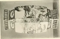 An illustration from Chinesisches Porzellan : seine Geschichte, Kunst und Technik (1913)