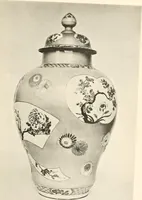 An illustration from Chinesisches Porzellan : seine Geschichte, Kunst und Technik (1913)