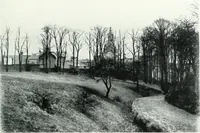 An illustration from City development, a study of parks, gardens, and culture-institutes; a report to the Carnegie Dunfermline trust (1904)
