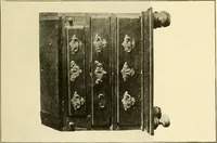 An illustration from Colonial homes and their furnishings (1912)