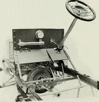 An illustration from The complete motorist, being an account of the evolution and construction of the modern motor-car; with notes on the selection, use, and maintenance of the same; and on the pleasures of travel upon the public roads (1905)