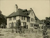 An illustration from Country-cottages and week-end homes (1912)