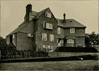 An illustration from Country-cottages and week-end homes (1912)