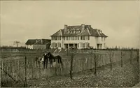 An illustration from Country-cottages and week-end homes (1912)