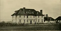 An illustration from Country-cottages and week-end homes (1912)