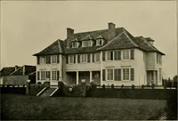 An illustration from Country-cottages and week-end homes (1912)