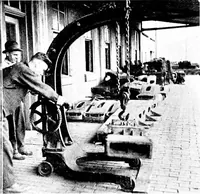 Picture 20 of 1241 from Material handling cyclopedia; a reference book covering definitions, descriptions, illustrations and methods of use of material handling machines employed in industry (1921), leaf 183