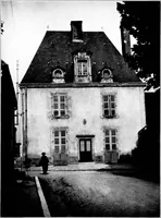 An illustration from Small French buildings; the architecture of town and country, comprising cottages, farmhouses, minor chateaux or manors with their farm groups, small town dwellings, and a few churches (1921)