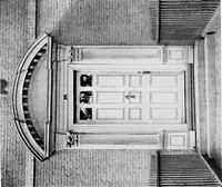 An illustration from Historic homes of New England (1914)