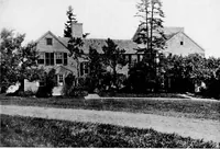 An illustration from Historic homes of New England (1914)