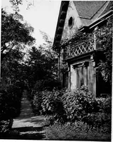 An illustration from Historic homes of New England (1914)