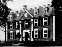 An illustration from Historic homes of New England (1914)