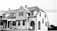 An illustration from The housing book; containing photographic reproductions, with floor plans of workingmen's homes. One and two family houses of frame, brick, stucco and concrete construction; also four, six and nine family apartments. Showing single houses, groups and developments that have been built in various parts of the United States (1919)