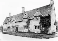 An illustration from Old cottages, farm-houses, and other stone buildings in the Cotswold district; examples of minor domestic architecture in Gloucestershire, Oxfordshire, Northants, Worcestershire, &c. (1905)