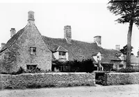 An illustration from Old cottages, farm-houses, and other stone buildings in the Cotswold district; examples of minor domestic architecture in Gloucestershire, Oxfordshire, Northants, Worcestershire, &c. (1905)