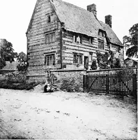 An illustration from Old cottages, farm-houses, and other stone buildings in the Cotswold district; examples of minor domestic architecture in Gloucestershire, Oxfordshire, Northants, Worcestershire, &c. (1905)