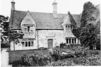 An illustration from Old cottages, farm-houses, and other stone buildings in the Cotswold district; examples of minor domestic architecture in Gloucestershire, Oxfordshire, Northants, Worcestershire, &c. (1905)
