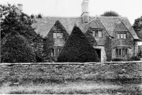 An illustration from Old cottages, farm-houses, and other stone buildings in the Cotswold district; examples of minor domestic architecture in Gloucestershire, Oxfordshire, Northants, Worcestershire, &c. (1905)