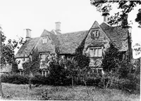 An illustration from Old cottages, farm-houses, and other stone buildings in the Cotswold district; examples of minor domestic architecture in Gloucestershire, Oxfordshire, Northants, Worcestershire, &c. (1905)