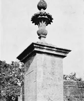 An illustration from Old cottages, farm-houses, and other stone buildings in the Cotswold district; examples of minor domestic architecture in Gloucestershire, Oxfordshire, Northants, Worcestershire, &c. (1905)