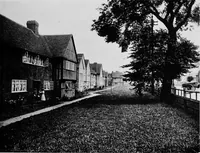 Picture 5 of 90 from The housing problem in war and peace (1918), leaf 18
