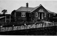 An illustration from The housing problem in war and peace (1918)