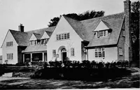 An illustration from The housing problem in war and peace (1918)