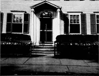 An illustration from Old New England doorways (1919)