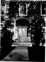 An illustration from Old New England doorways (1919)