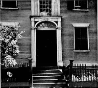 An illustration from Old New England doorways (1919)