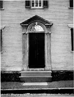 An illustration from Old New England doorways (1919)