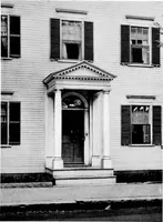 An illustration from Old New England doorways (1919)