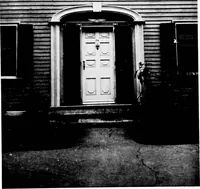 An illustration from Old New England doorways (1919)