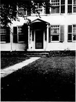 An illustration from Old New England doorways (1919)