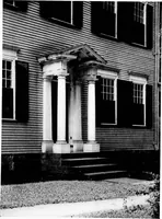 An illustration from Old New England doorways (1919)