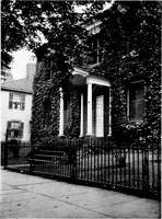 An illustration from Old New England doorways (1919)