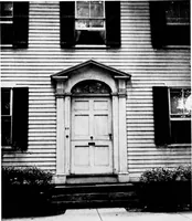 An illustration from Old New England doorways (1919)