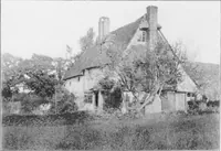 An illustration from Picturesque English cottages and their doorway gardens (1905)