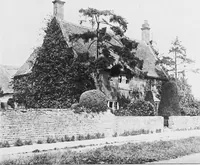 Picture 93 of 142 from Picturesque English cottages and their doorway gardens (1905), leaf 84