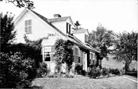 An illustration from Inexpensive homes of individuality; being a collection of photographs and floor plans illustrating certain of America's best country and suburban homes of moderate size (1915)