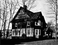 An illustration from Inexpensive homes of individuality; being a collection of photographs and floor plans illustrating certain of America's best country and suburban homes of moderate size (1915)