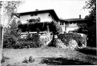 An illustration from Inexpensive homes of individuality; being a collection of photographs and floor plans illustrating certain of America's best country and suburban homes of moderate size (1915)