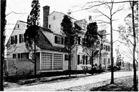 An illustration from Inexpensive homes of individuality; being a collection of photographs and floor plans illustrating certain of America's best country and suburban homes of moderate size (1915)