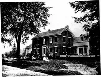 An illustration from New homes under old roofs (1916)