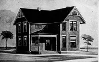 An illustration from Lumberman's house plan book : being a collection of one hundred absolutely new and attractive plans never before published, together with a selection of one hundred of our most popular houses published heretofore ... : 200 house plans (1907)