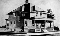 An illustration from Lumberman's house plan book : being a collection of one hundred absolutely new and attractive plans never before published, together with a selection of one hundred of our most popular houses published heretofore ... : 200 house plans (1907)