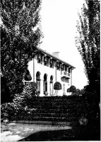 An illustration from The livable house, its garden (1917)