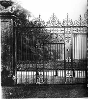 An illustration from English ironwork of the XVIIth & XVIIIth centuries; an historical & analytical account of the development of exterior smithcraft (1911)